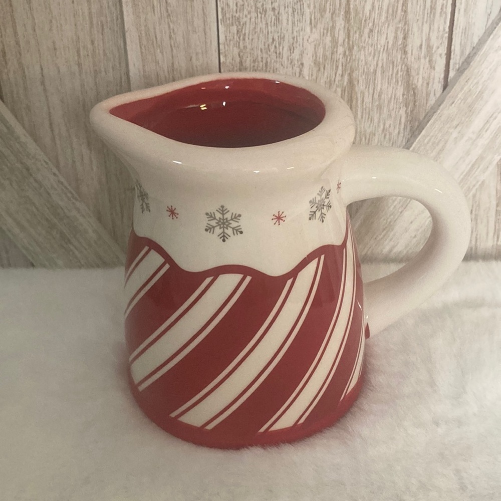 Terramoto 2018 Mini Christmas Pitcher